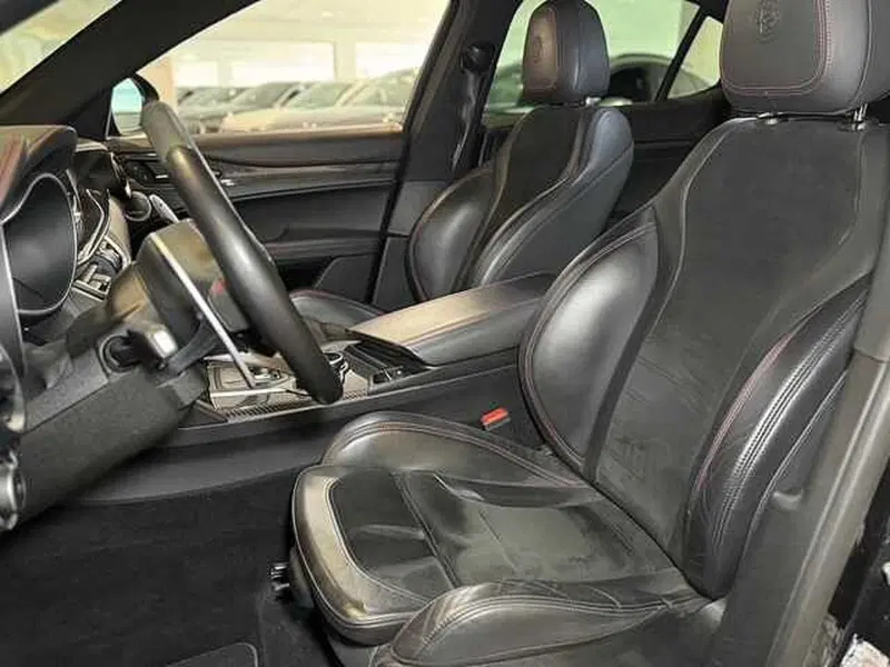 Alfa Romeo Stelvio usata a Genova (12)