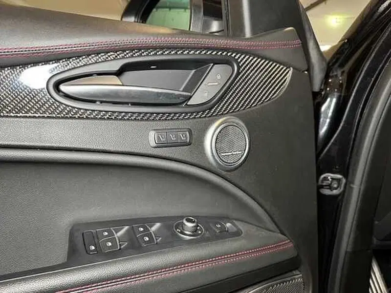 Alfa Romeo Stelvio usata a Genova (13)
