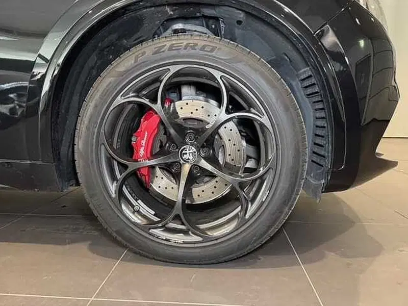 Alfa Romeo Stelvio usata a Genova (14)
