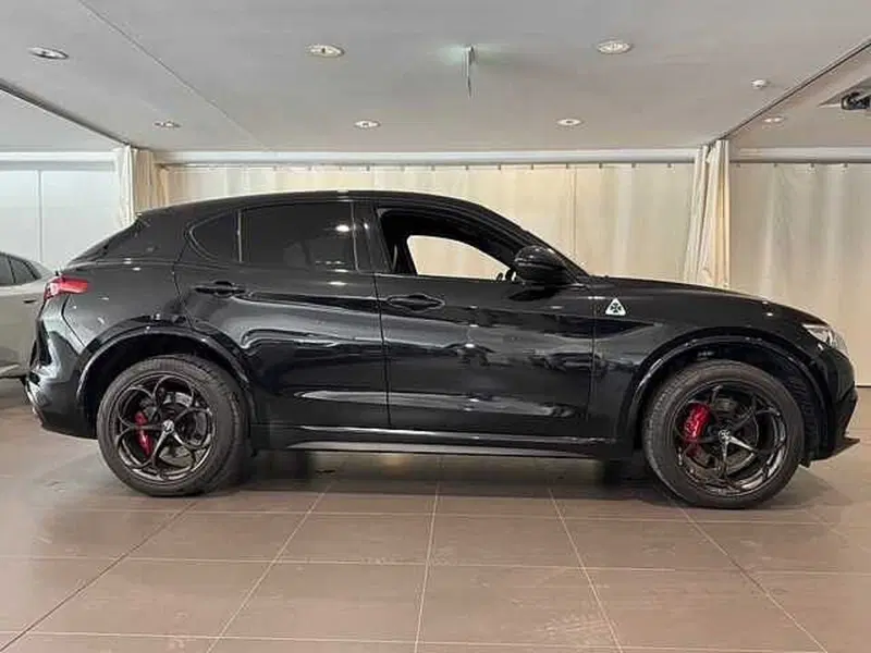 Alfa Romeo Stelvio usata a Genova (2)