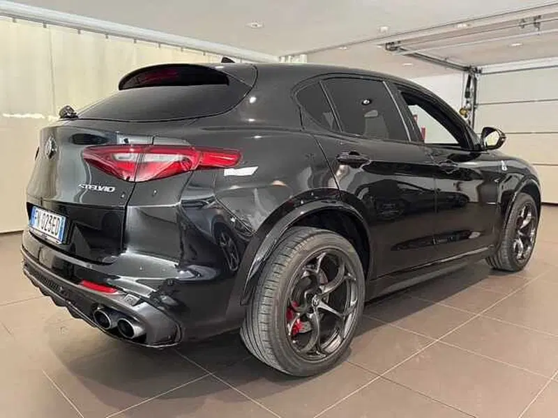Alfa Romeo Stelvio usata a Genova (3)