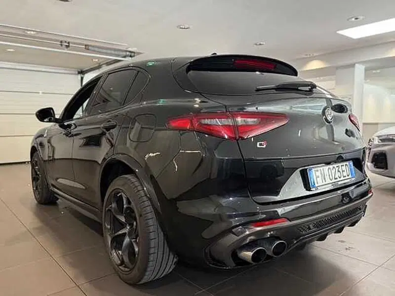 Alfa Romeo Stelvio usata a Genova (4)