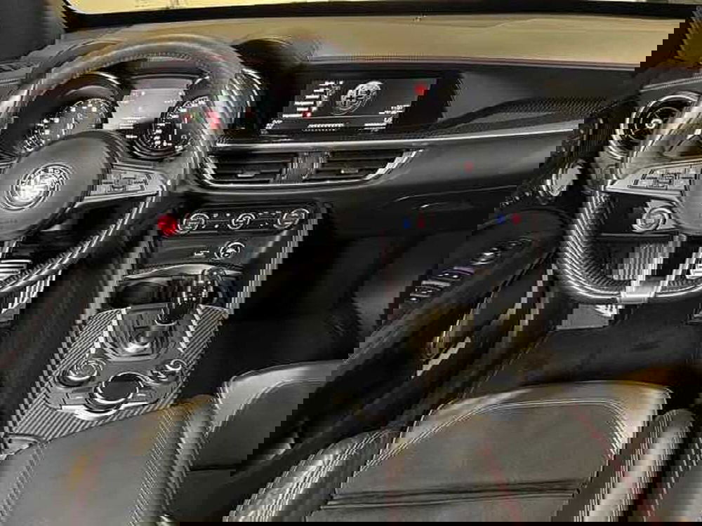 Alfa Romeo Stelvio usata a Genova (6)