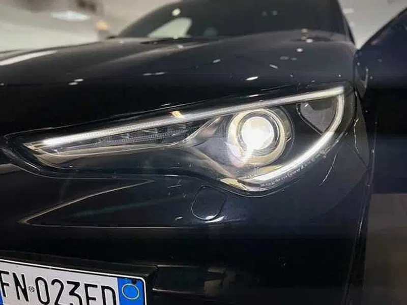 Alfa Romeo Stelvio usata a Genova (7)