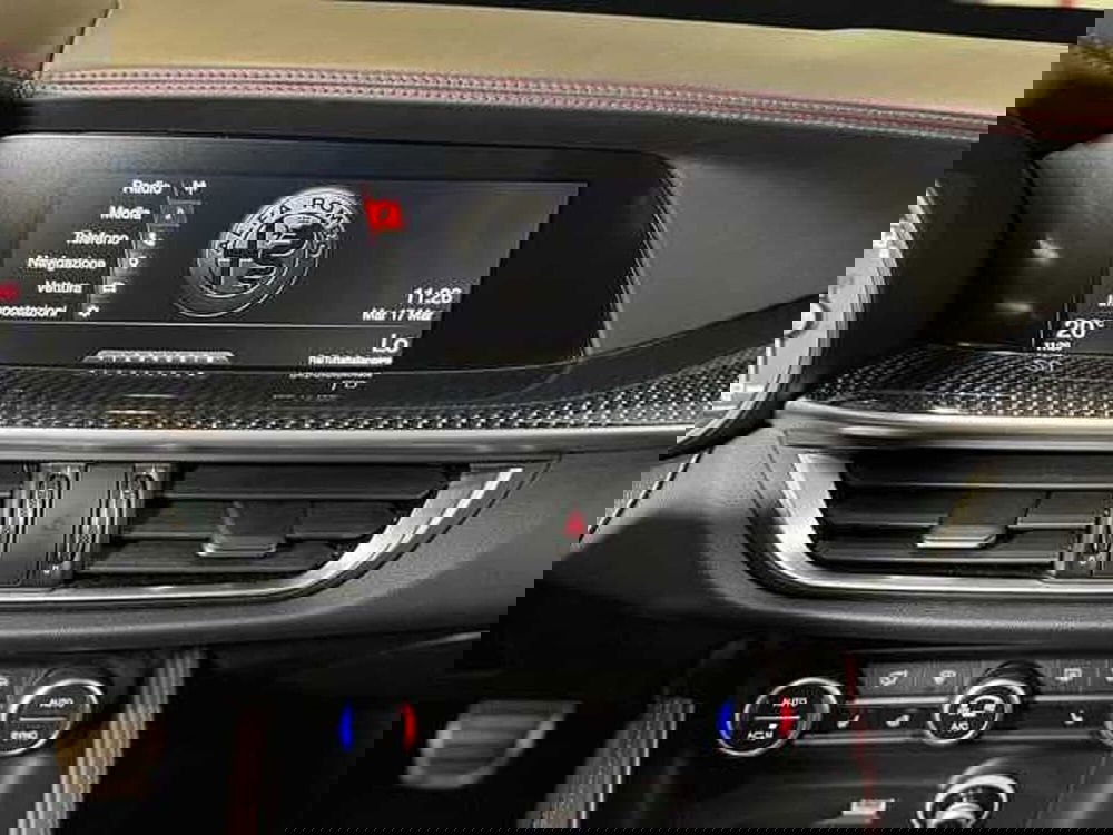 Alfa Romeo Stelvio usata a Genova (9)