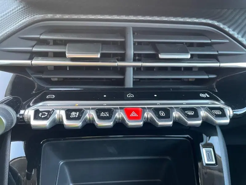 Peugeot 208 nuova a Torino (11)