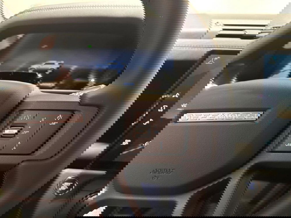 Land Rover Defender usata a Varese (12)