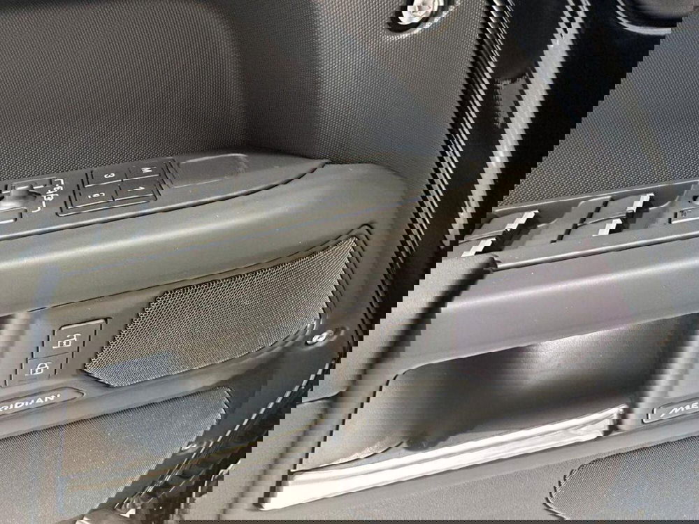 Land Rover Defender usata a Varese (13)