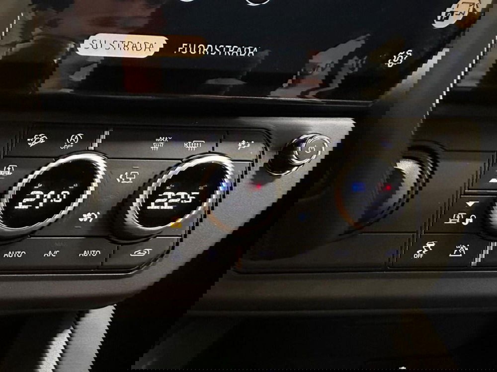 Land Rover Defender usata a Varese (15)