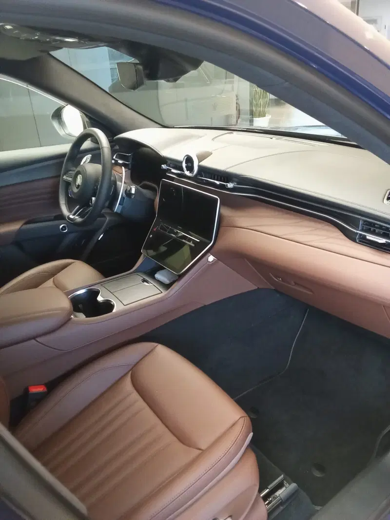 Maserati Grecale nuova a Perugia (10)