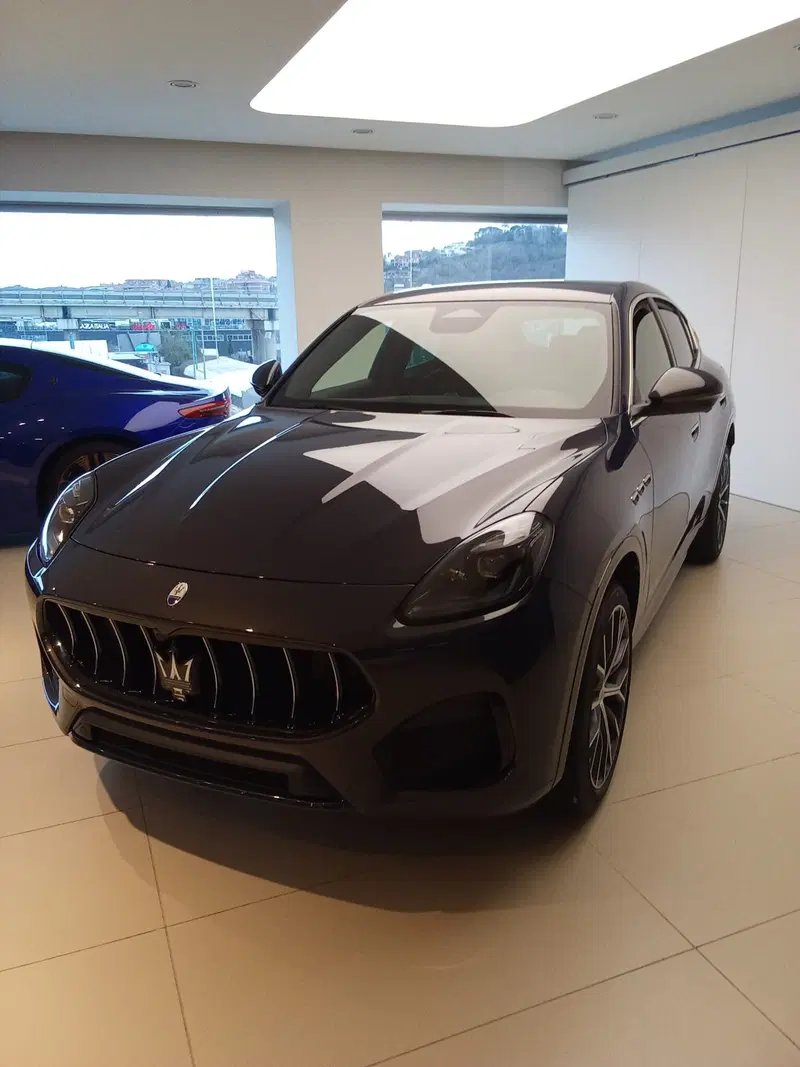 Maserati Grecale nuova a Perugia (2)