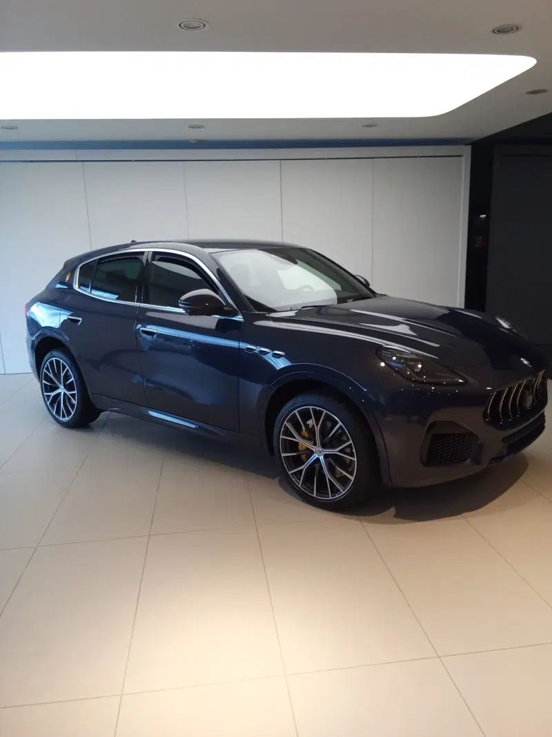 Maserati Grecale nuova a Perugia (4)