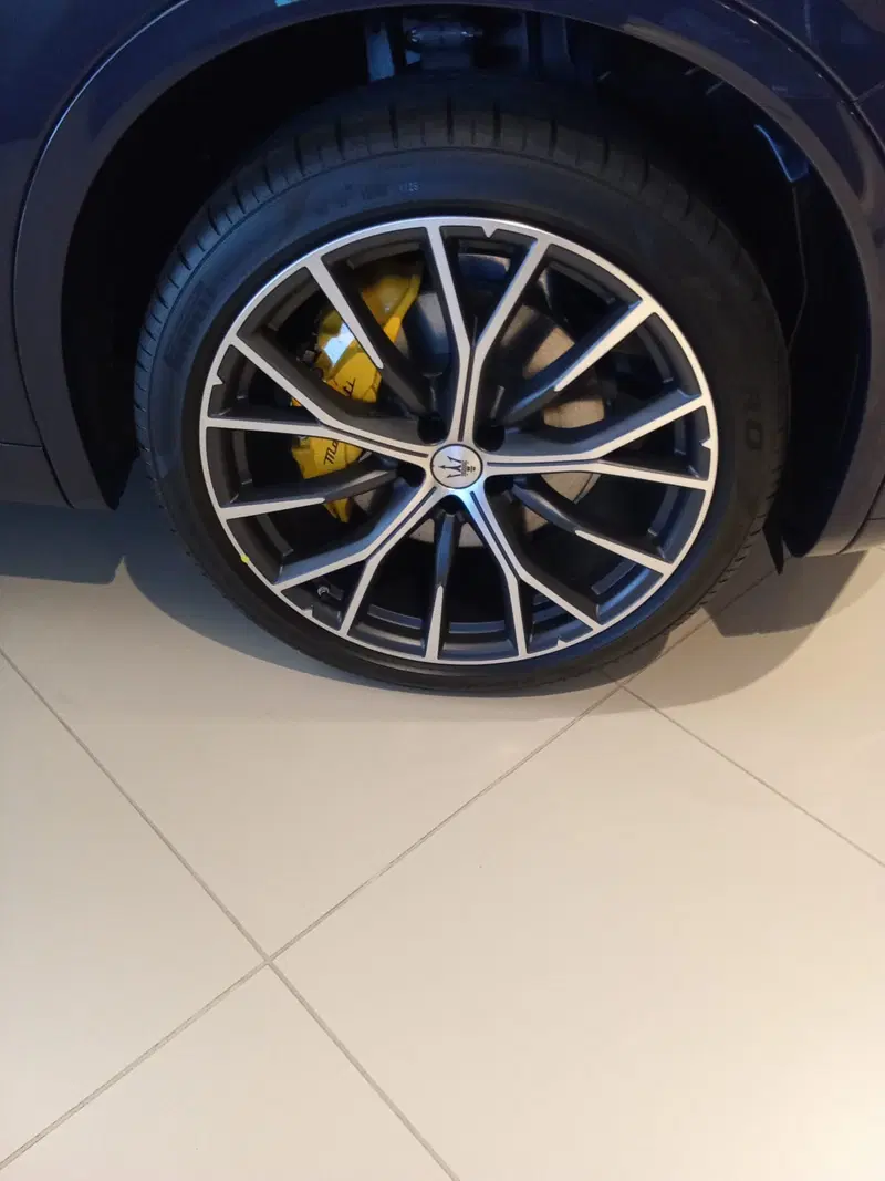 Maserati Grecale nuova a Perugia (7)