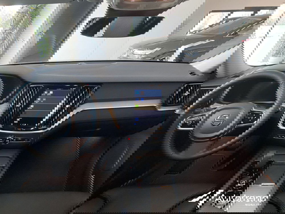 Volvo V60 nuova a Bari (10)