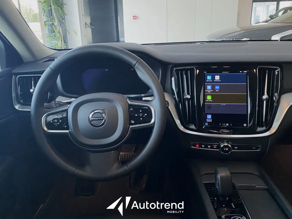 Volvo V60 nuova a Bari (11)
