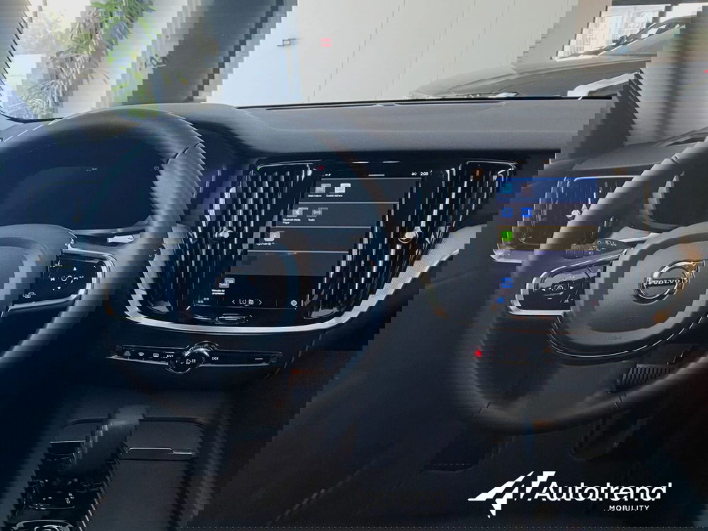 Volvo V60 nuova a Bari (11)