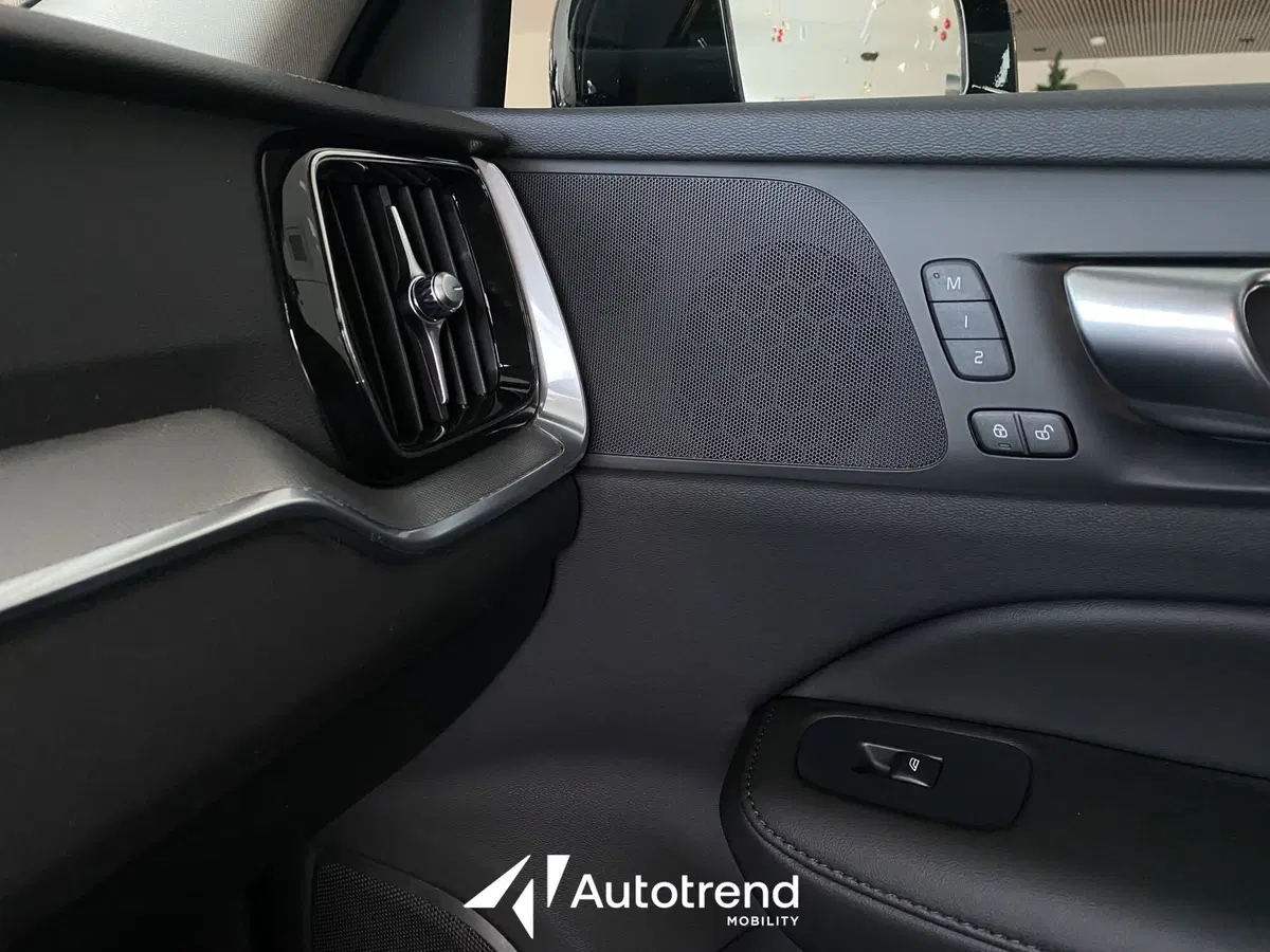 Volvo V60 nuova a Bari (16)