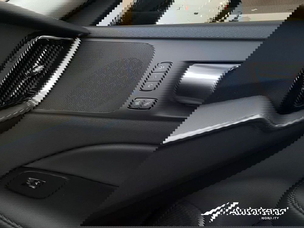 Volvo V60 nuova a Bari (16)