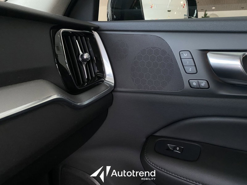 Volvo V60 nuova a Bari (16)