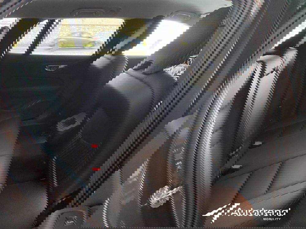 Volvo V60 nuova a Bari (17)