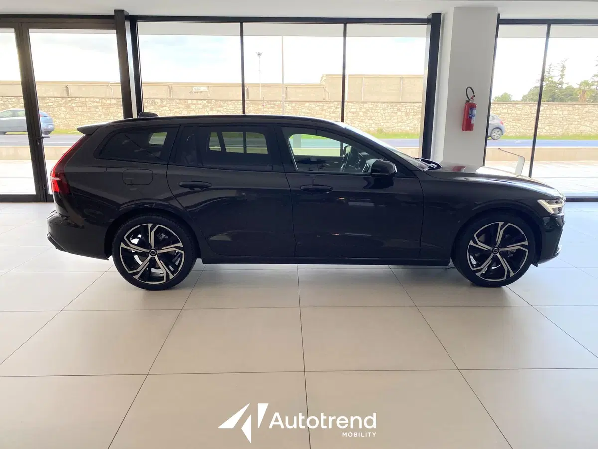 Volvo V60 nuova a Bari (5)