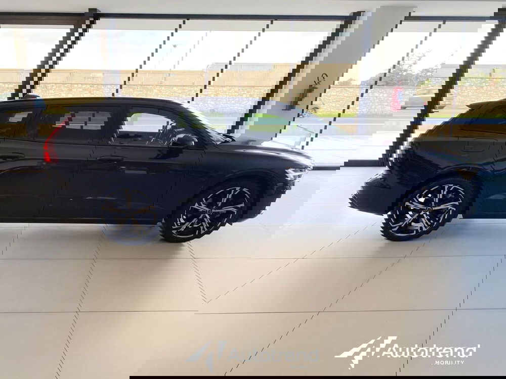 Volvo V60 nuova a Bari (5)