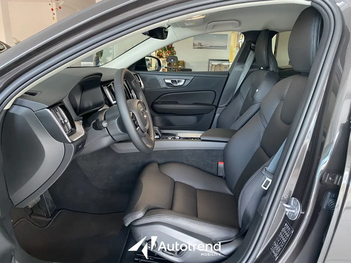 Volvo V60 nuova a Bari (6)
