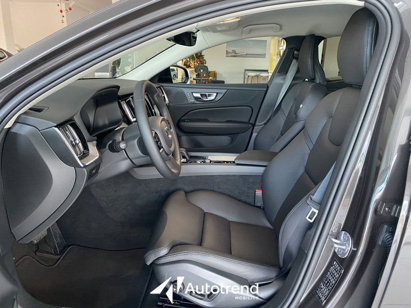 Volvo V60 nuova a Bari (6)
