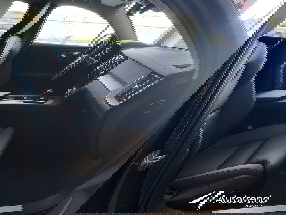 Volvo V60 nuova a Bari (8)