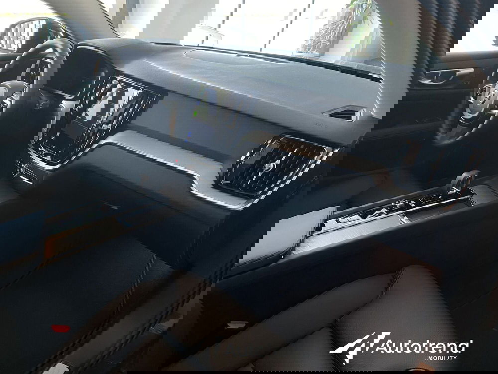 Volvo V60 nuova a Bari (9)