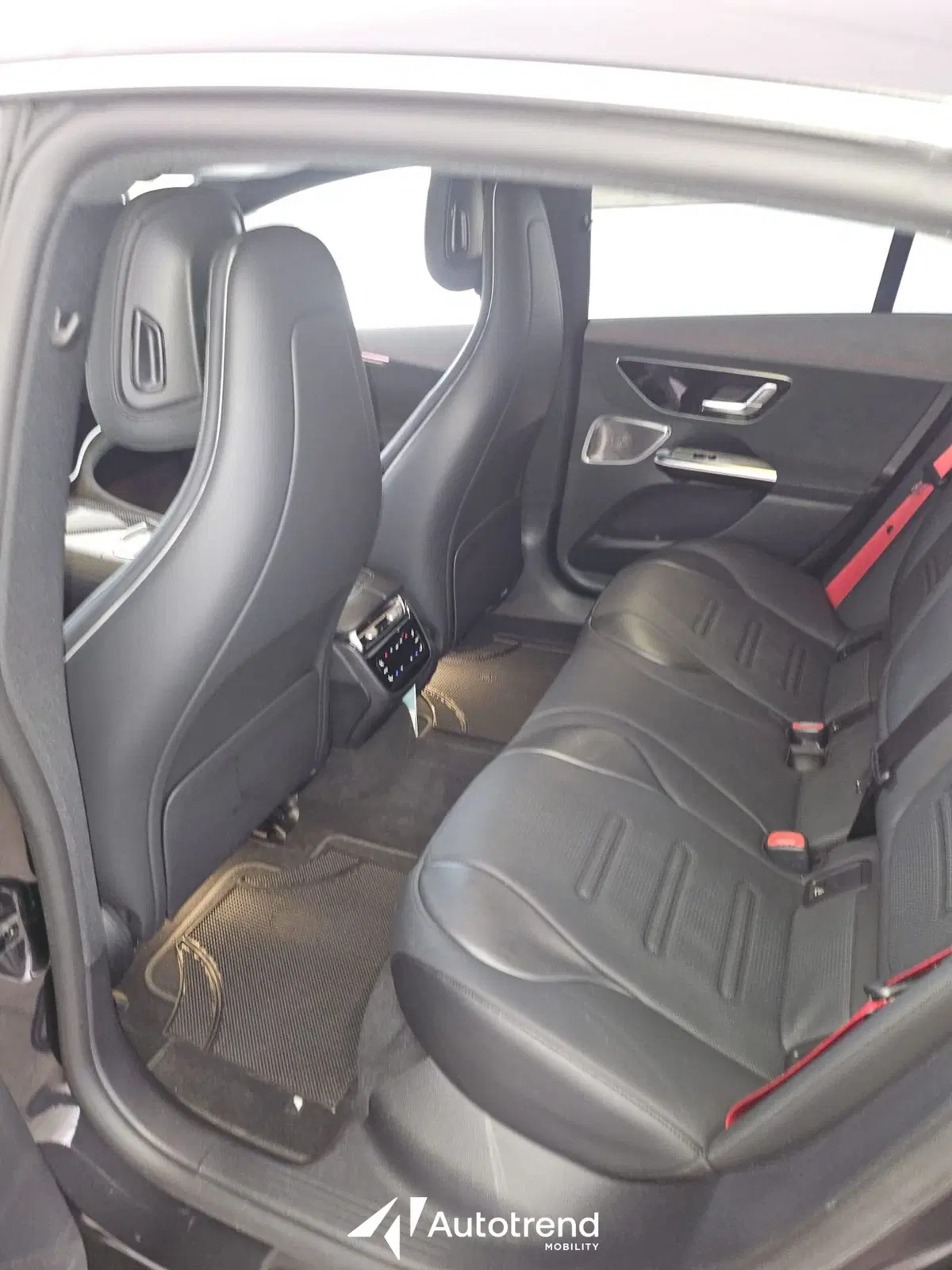 Mercedes-Benz EQE usata a Bari (14)
