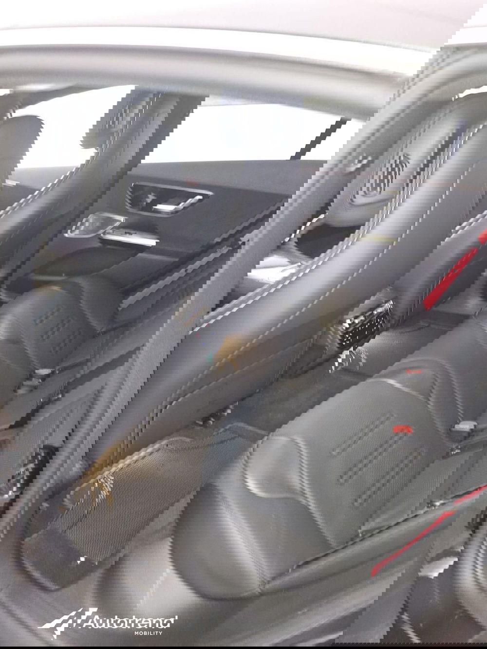 Mercedes-Benz EQE usata a Bari (14)