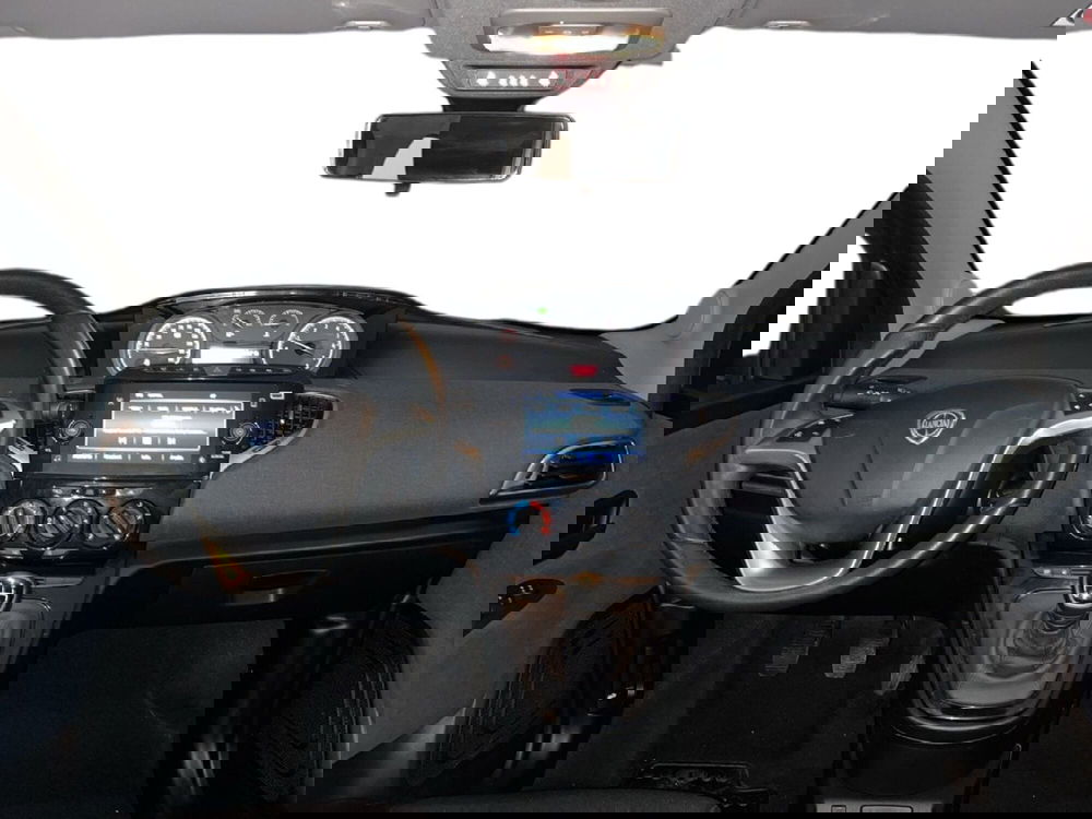 Lancia Ypsilon usata a Torino (9)