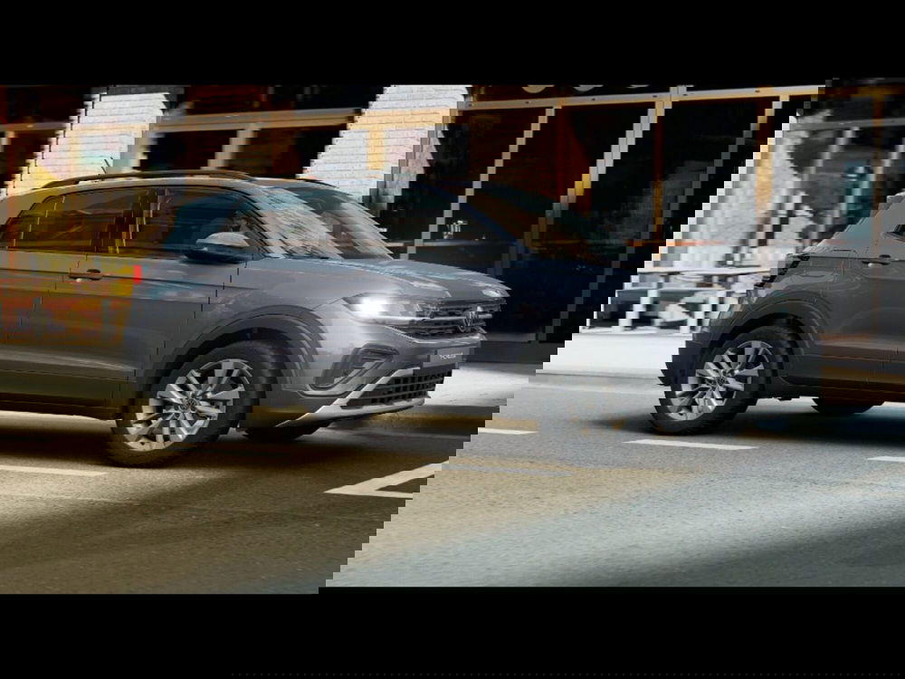 Volkswagen T-Cross nuova a Livorno (3)