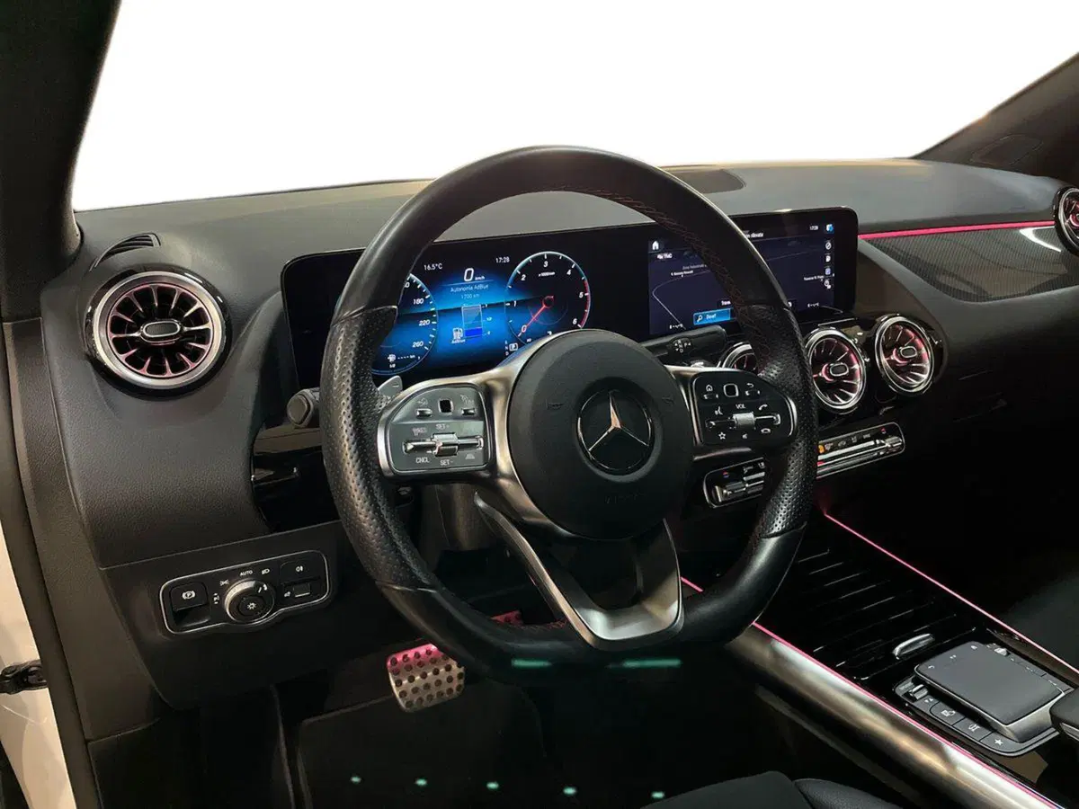 Mercedes-Benz GLA SUV usata a Bari (10)