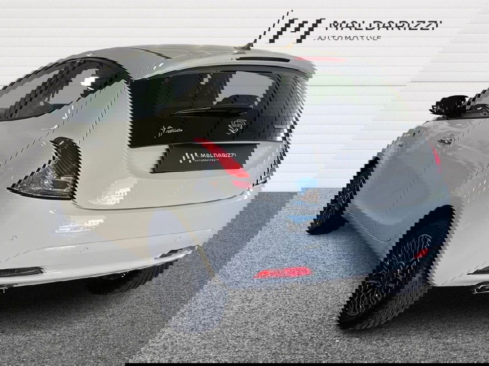 Lancia Ypsilon usata a Bari (4)