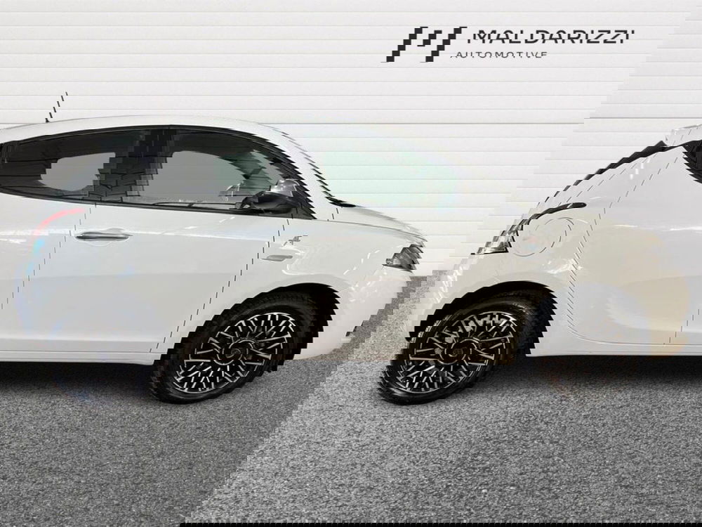 Lancia Ypsilon usata a Bari (5)