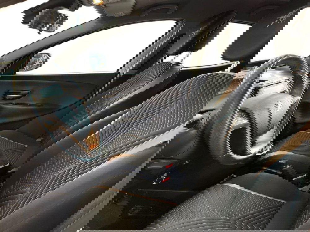 Lancia Ypsilon usata a Bari (7)