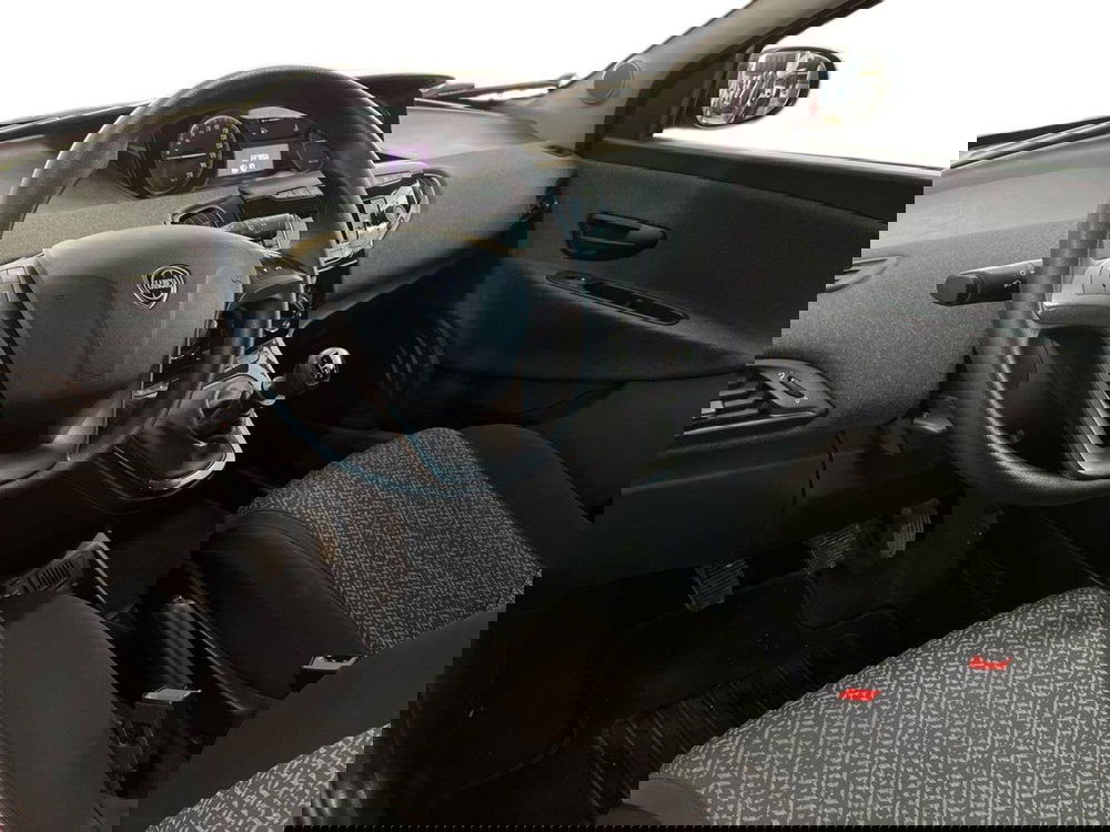 Lancia Ypsilon usata a Bari (10)