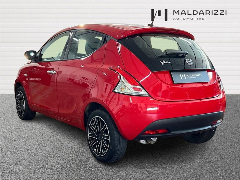 Lancia Ypsilon usata a Bari (4)