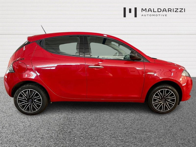 Lancia Ypsilon usata a Bari (5)
