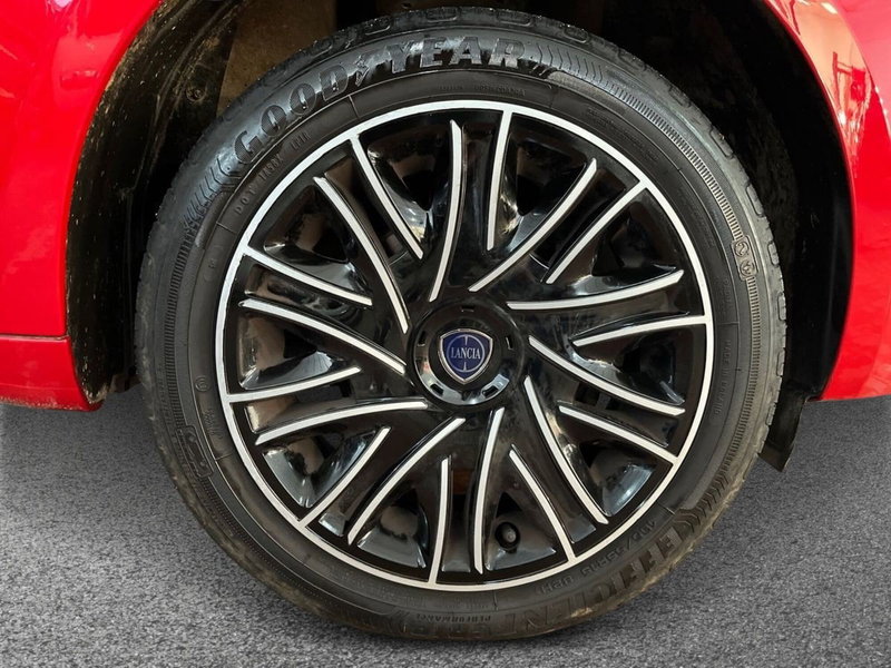 Lancia Ypsilon usata a Bari (6)