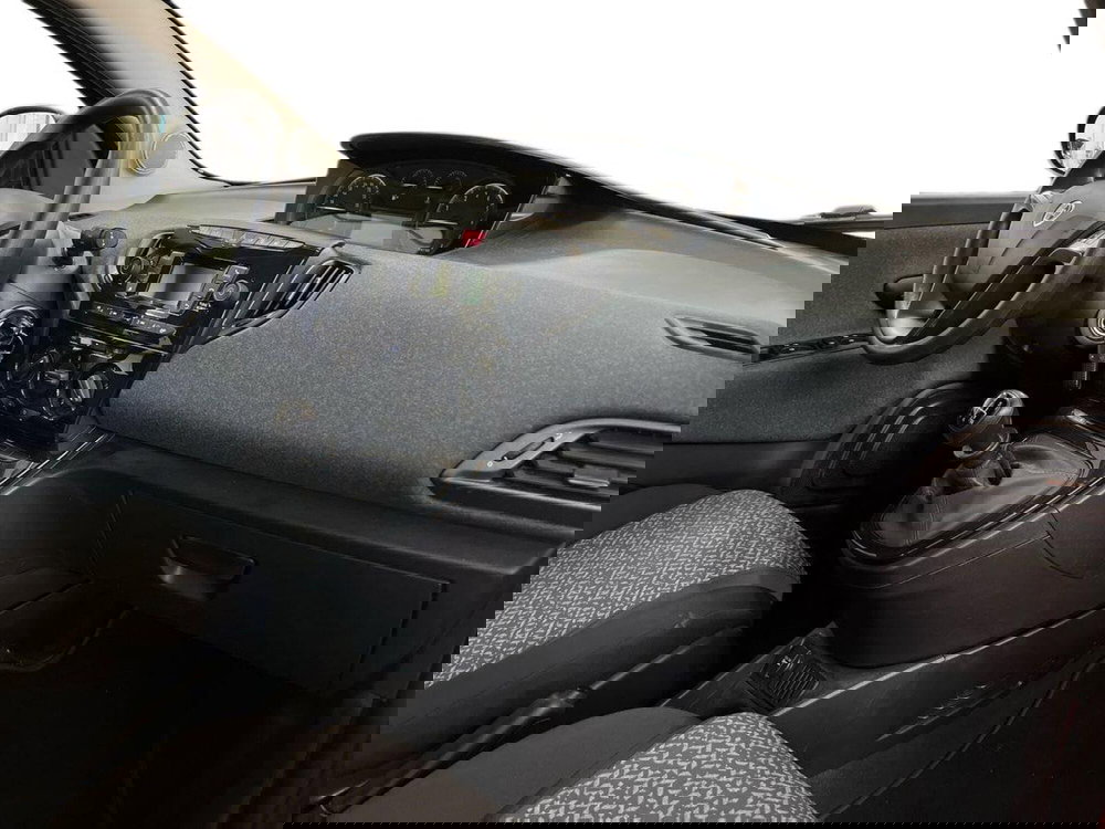 Lancia Ypsilon usata a Bari (9)