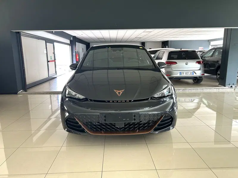 Cupra Born usata a Ferrara (2)
