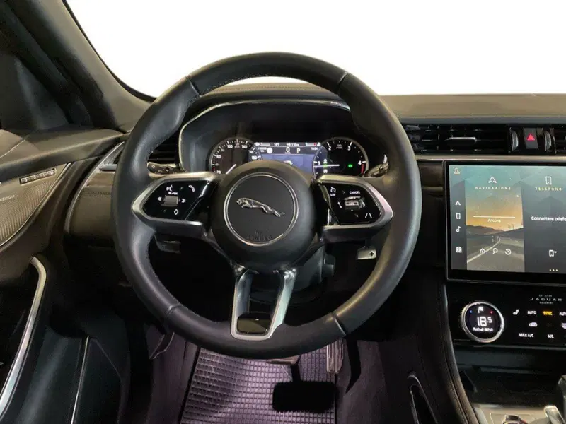 Jaguar F-Pace usata a Ancona (11)