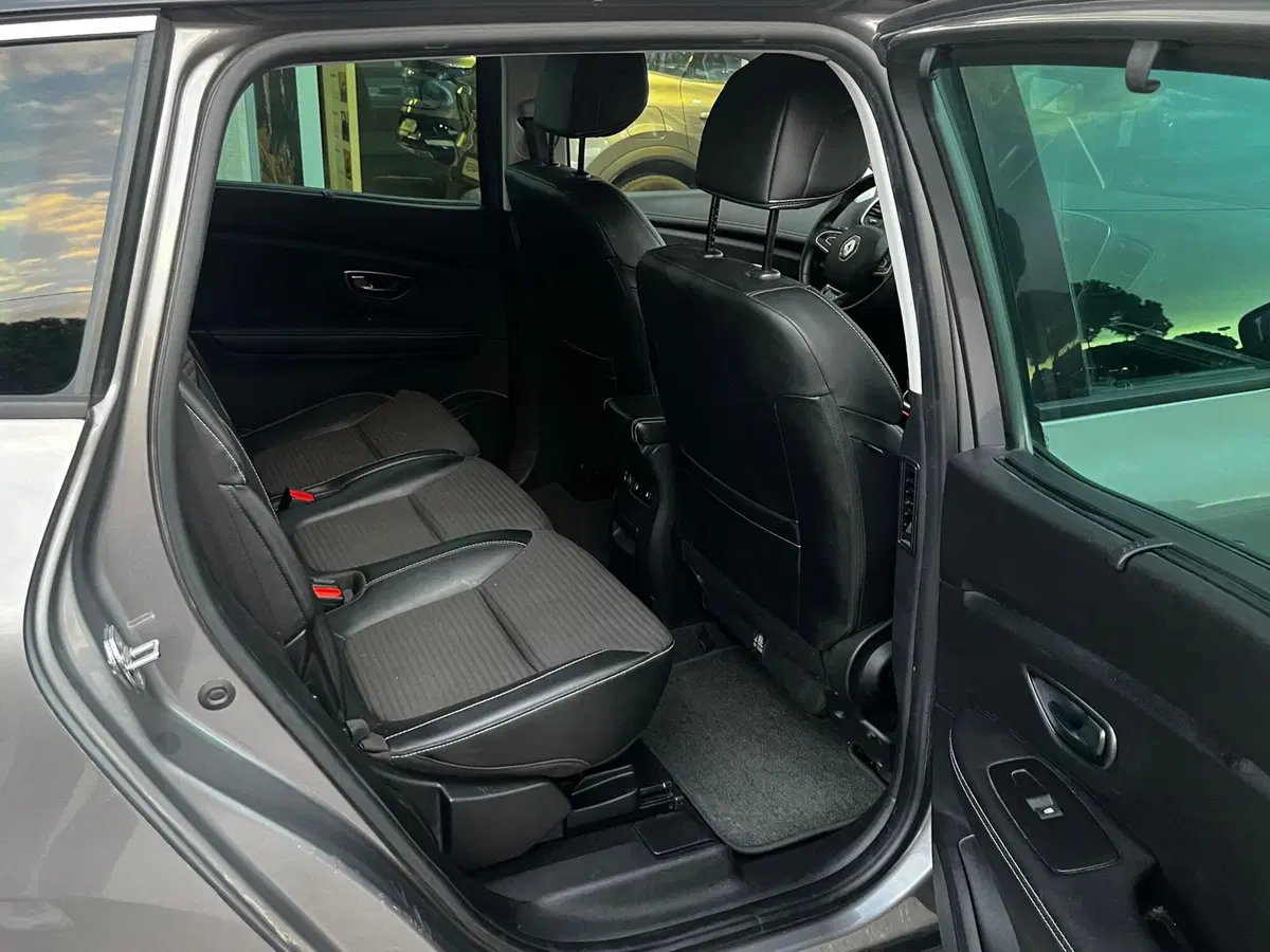 Renault Grand Scénic usata a Rimini (10)