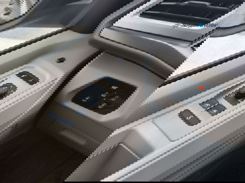 Volkswagen Multivan usata a Brescia (16)