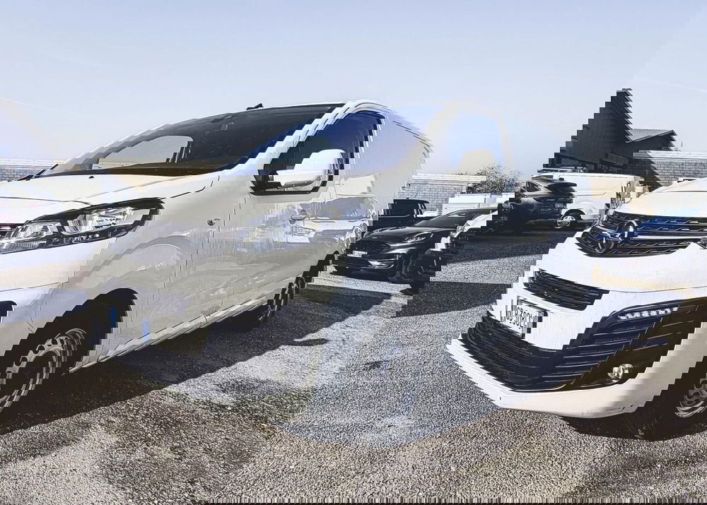 Opel Vivaro Furgone usata a Novara