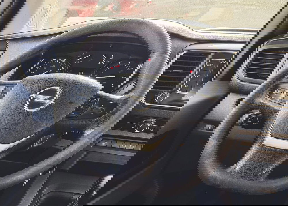 Opel Vivaro Furgone usata a Novara (11)