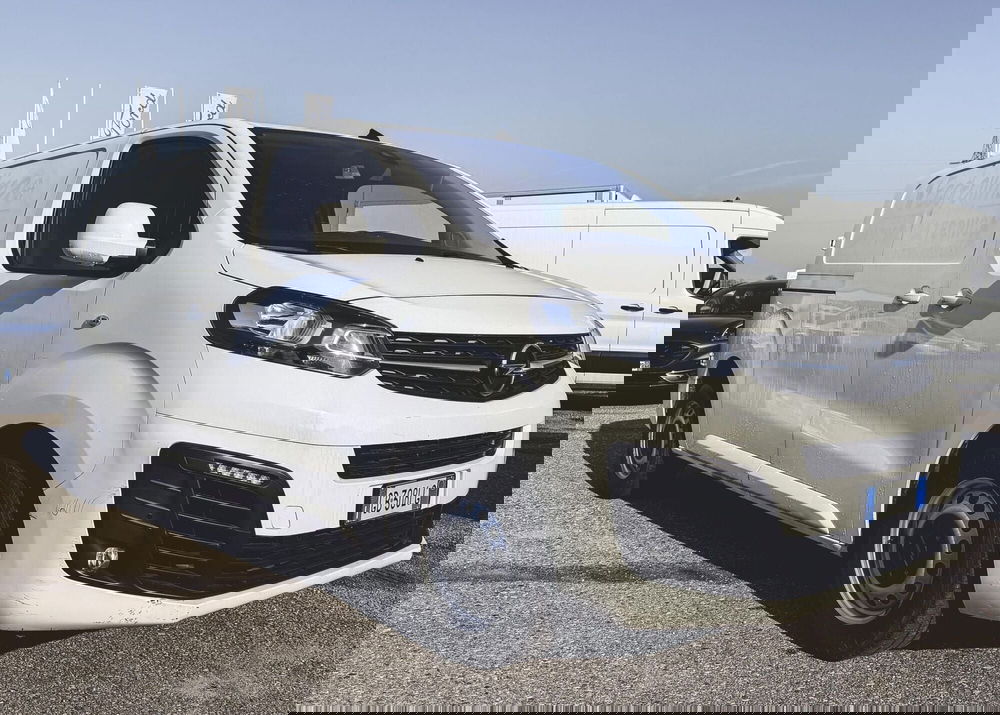 Opel Vivaro Furgone usata a Novara (2)